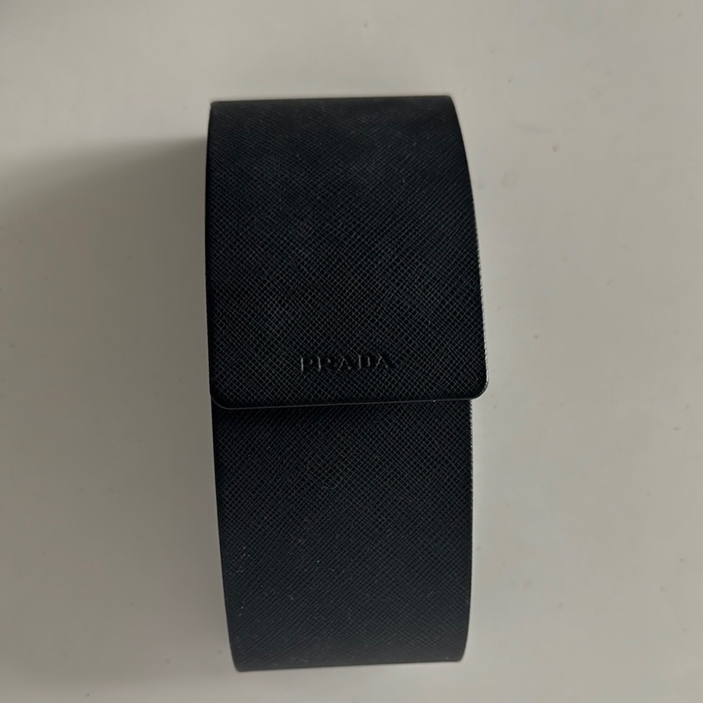 Prada sunglasses. Perfect condition, only worn 1-2 times. Comes with box. - Picture 4 of 6